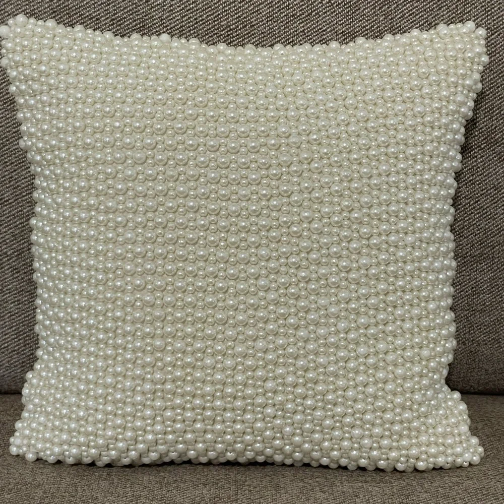 Zarimoon‎ Pearl Accent Pillow